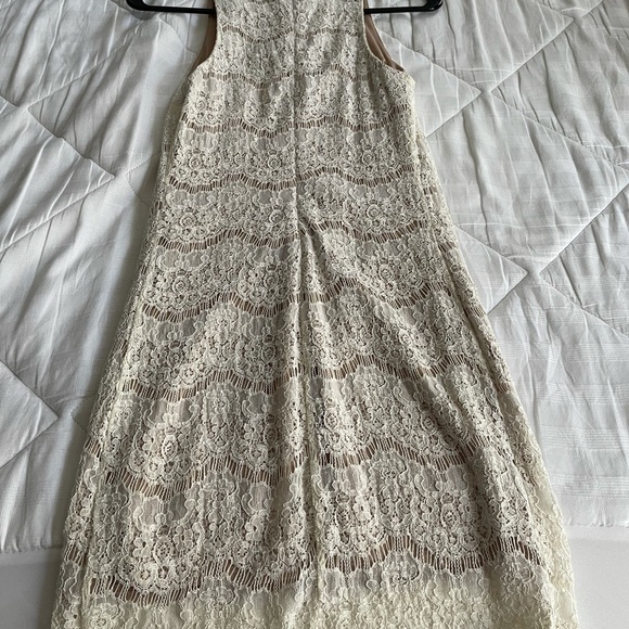 High neck lace dress - Picture 3 of 4
